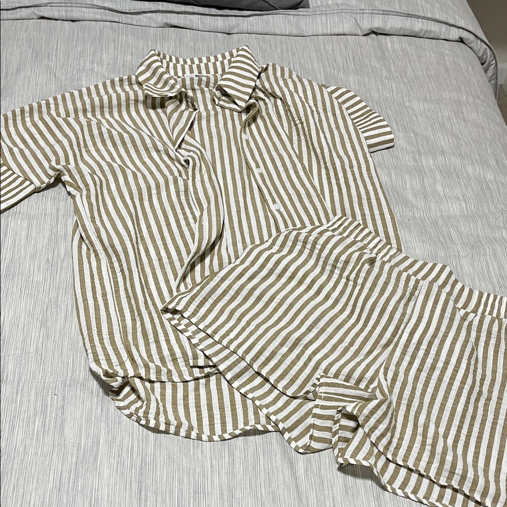 Linen Button Up Two Piece Set - Picture 2 of 3